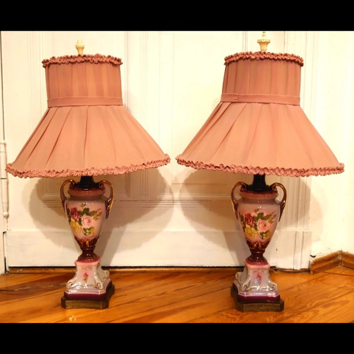 Piękne porcelanowe lampy z abażurami